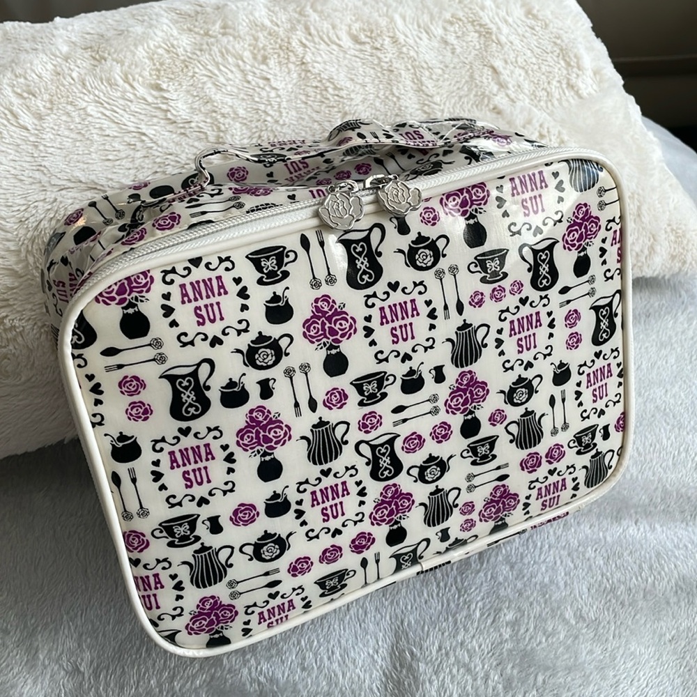 COPY - Anna Sui cosmetic case